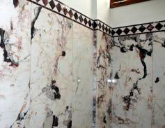 Стены из Арабескато в ванной комнате