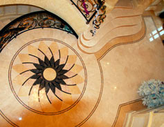 Мозаичный мраморный пол в парадном холле